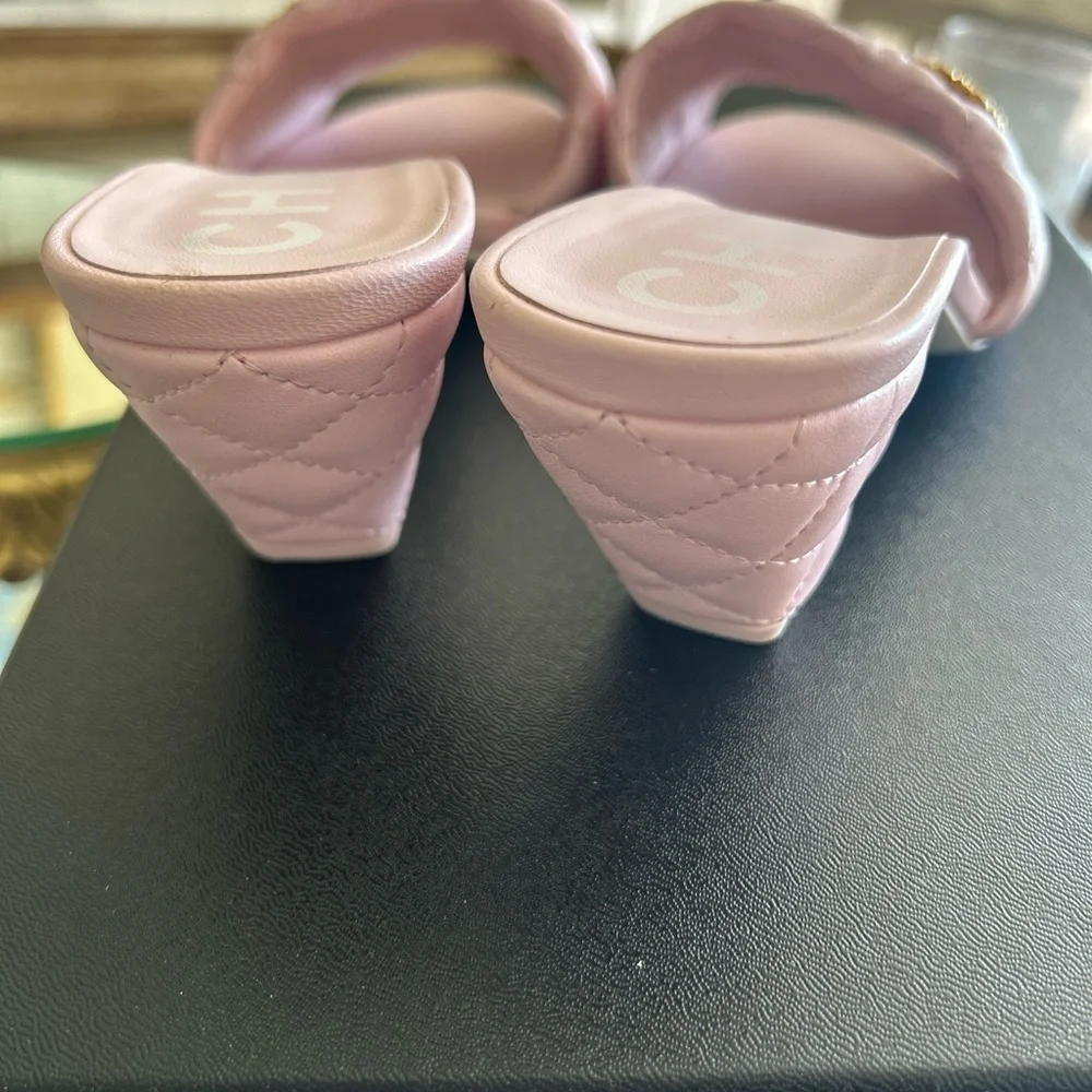 CHANEL Pink Quilted Slide Mules with Gold CC Hardware Sz 36 - Picture 5 of 9